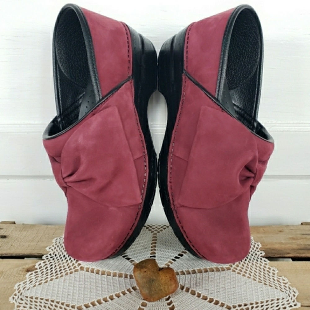 Patriotic RED Dansko Pro Bow Clogs Dusty Suede Cottage Distressed Boho Prairie ♡ - Picture 8 of 15